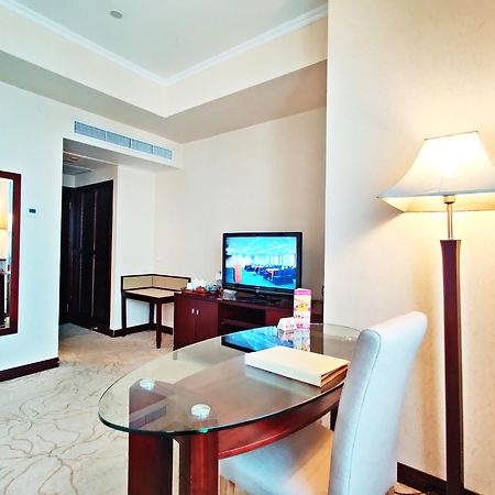 Majestic Hotel Гуанджоу Екстериор снимка